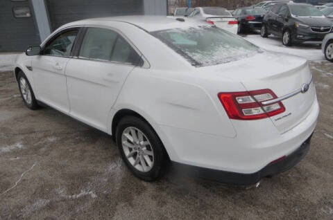 2013 Ford Taurus SE