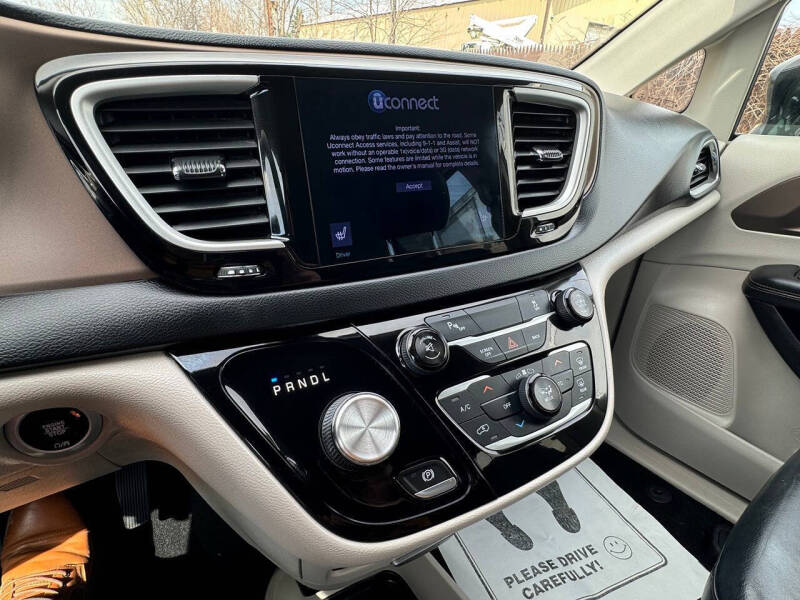 2017 Chrysler Pacifica Touring-L