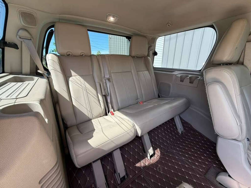 2017 Lincoln Navigator Select