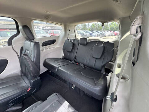2017 Chrysler Pacifica Touring-L Plus