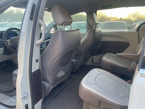 2017 Chrysler Pacifica Touring-L