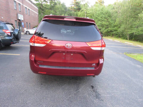 2013 Toyota Sienna LE 7-Passenger