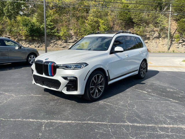 2020 BMW X7 M50i's photo