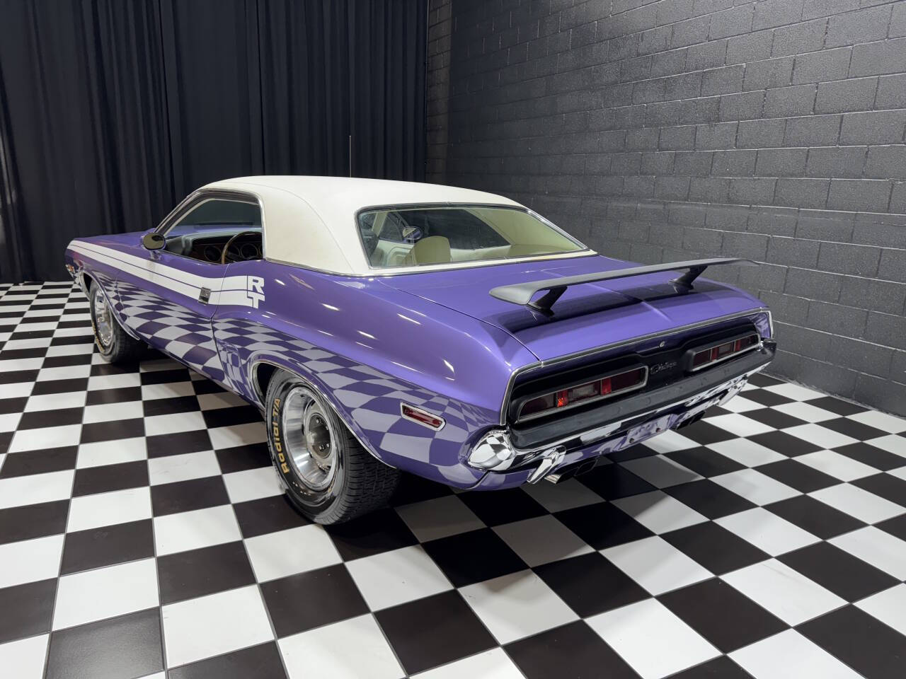 1971 Dodge Challenger 12