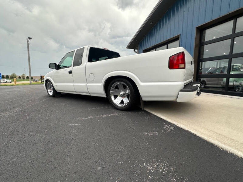 2000 Chevrolet S-10 LS