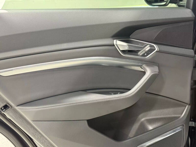 2019 Audi e-tron quattro Premium Plus