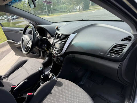 2012 Hyundai Accent SE