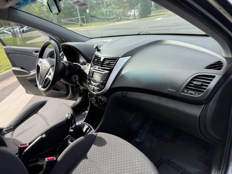 2012 Hyundai Accent SE