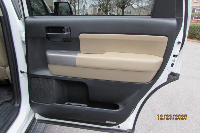 2013 Toyota Sequoia SR5