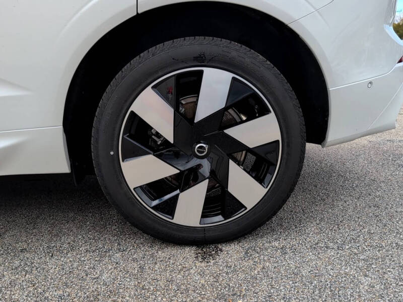 2025 Volvo XC60 T8 Plus Dark Theme