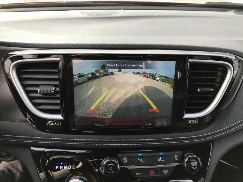 2026 Chrysler Pacifica Select