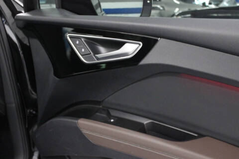 2024 Audi Q4 e-tron quattro Premium Plus 50