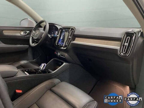 2025 Volvo XC40 B5 Plus Bright Theme