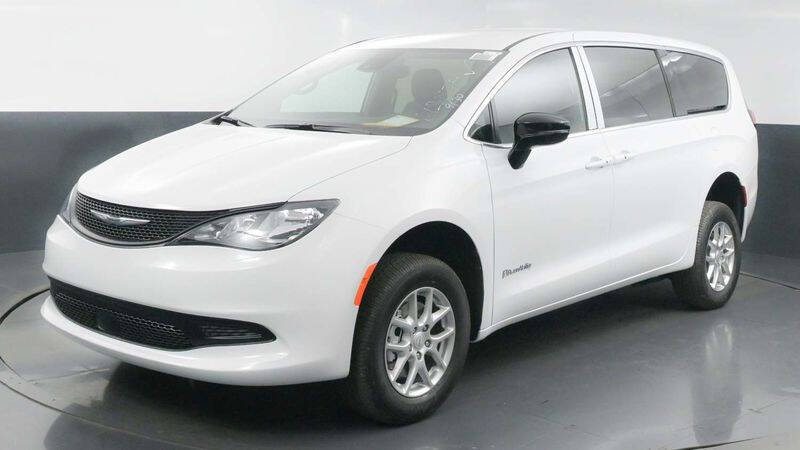 2025 Chrysler Voyager LX