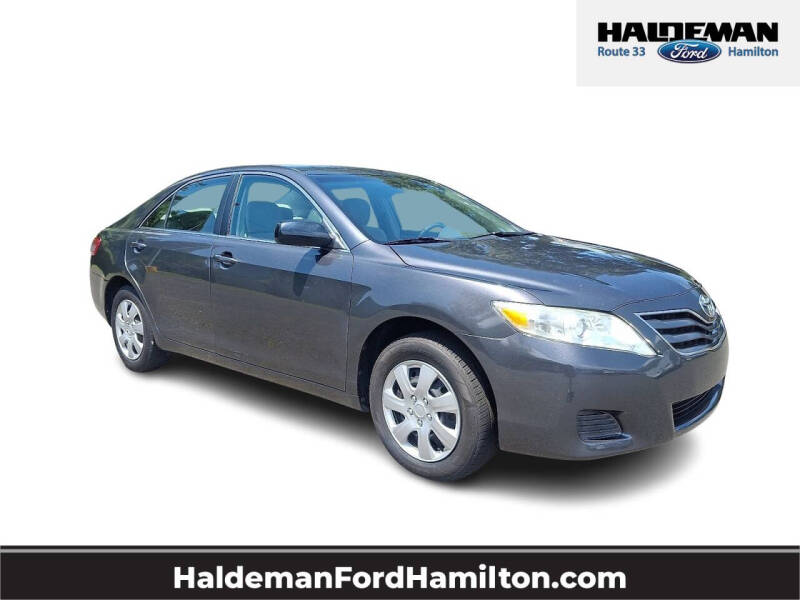 2010 Toyota Camry LE's photo