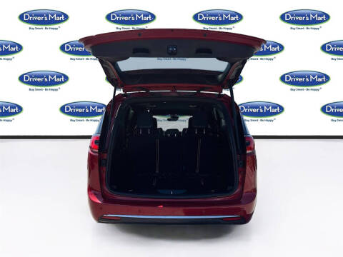 2025 Chrysler Pacifica Select