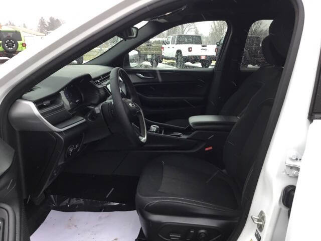 2024 Jeep Grand Cherokee L Laredo