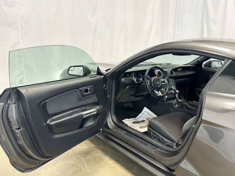 2016 Ford Mustang V6
