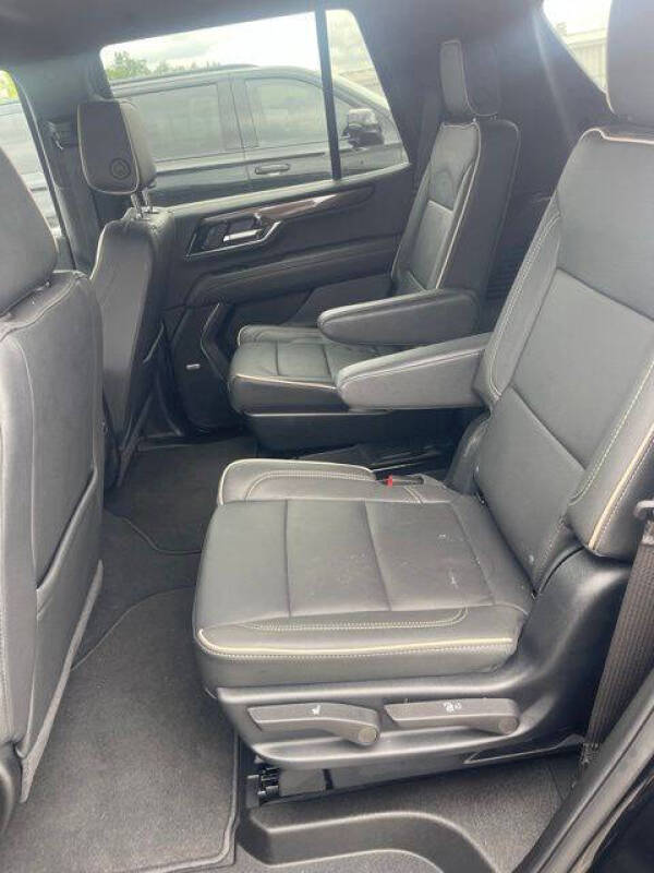 2025 GMC Yukon Elevation