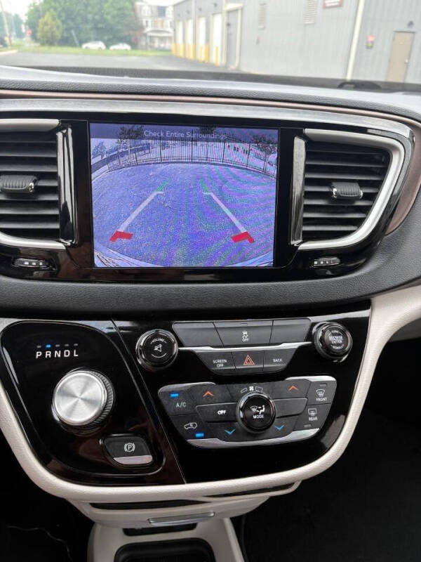 2017 Chrysler Pacifica Touring