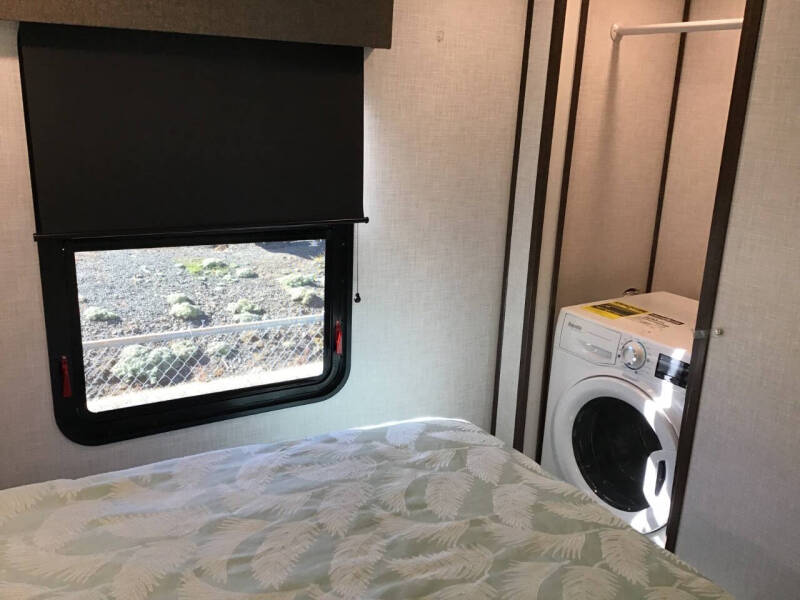 2023 Dutchmen Atlas 2532RDF / 29ft Reduced