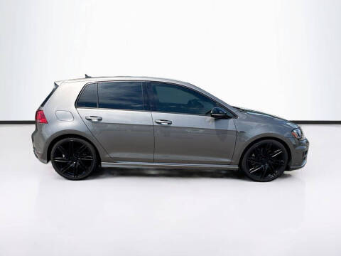 2017 Volkswagen Golf R 4Motion