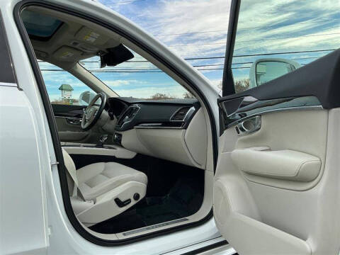 2019 Volvo XC90 T6 Momentum