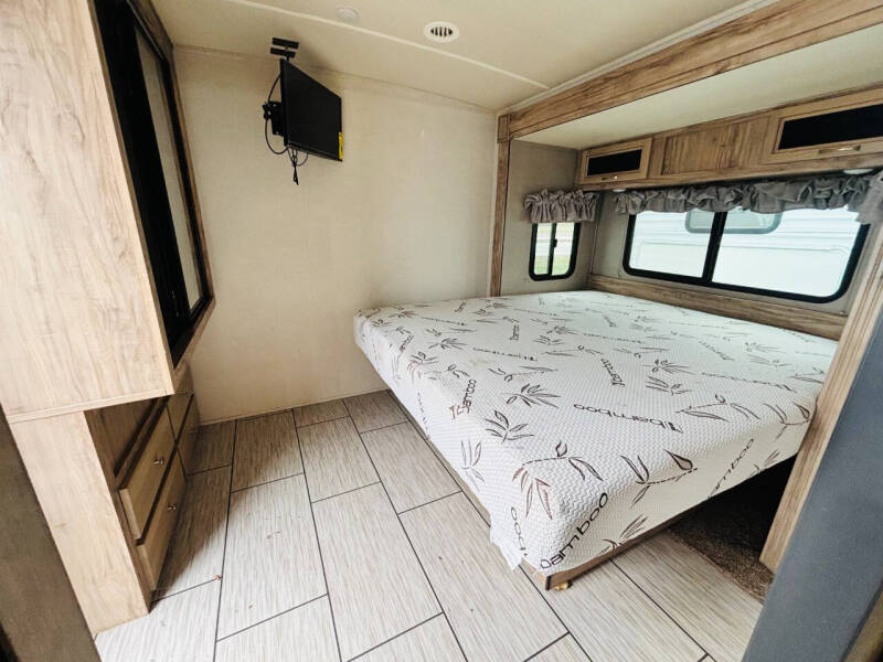 2020 Palomino Solaire 260FKBS