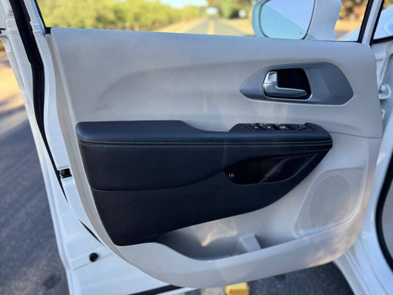 2017 Chrysler Pacifica Hybrid Touring Plus