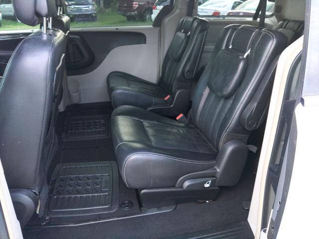 2011 Chrysler Town and Country Touring-L