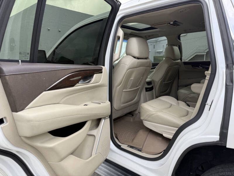 2016 Cadillac Escalade Luxury Collection