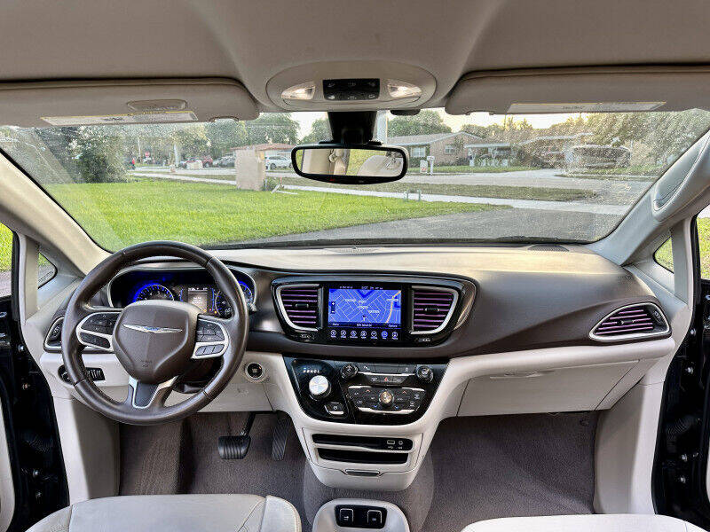 2017 Chrysler Pacifica  - $22,995