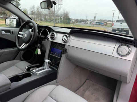 2005 Ford Mustang V6 Deluxe