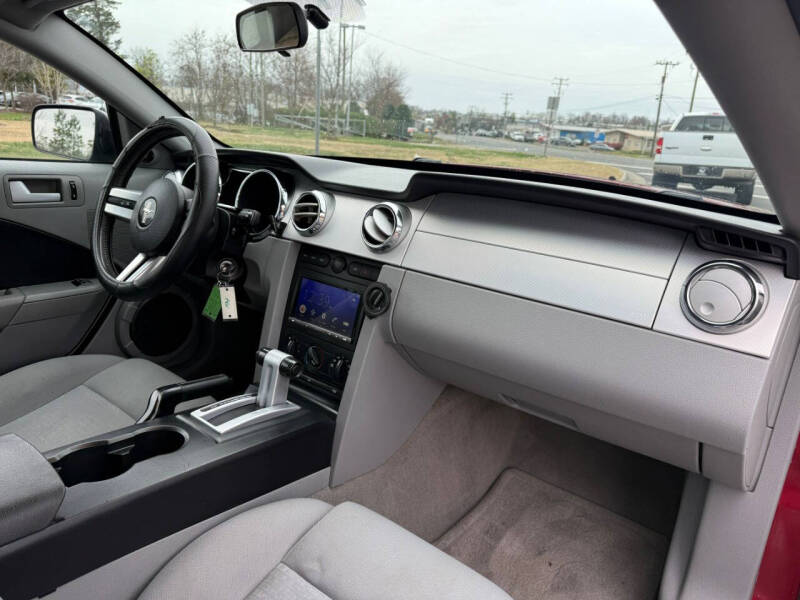 2005 Ford Mustang V6 Deluxe