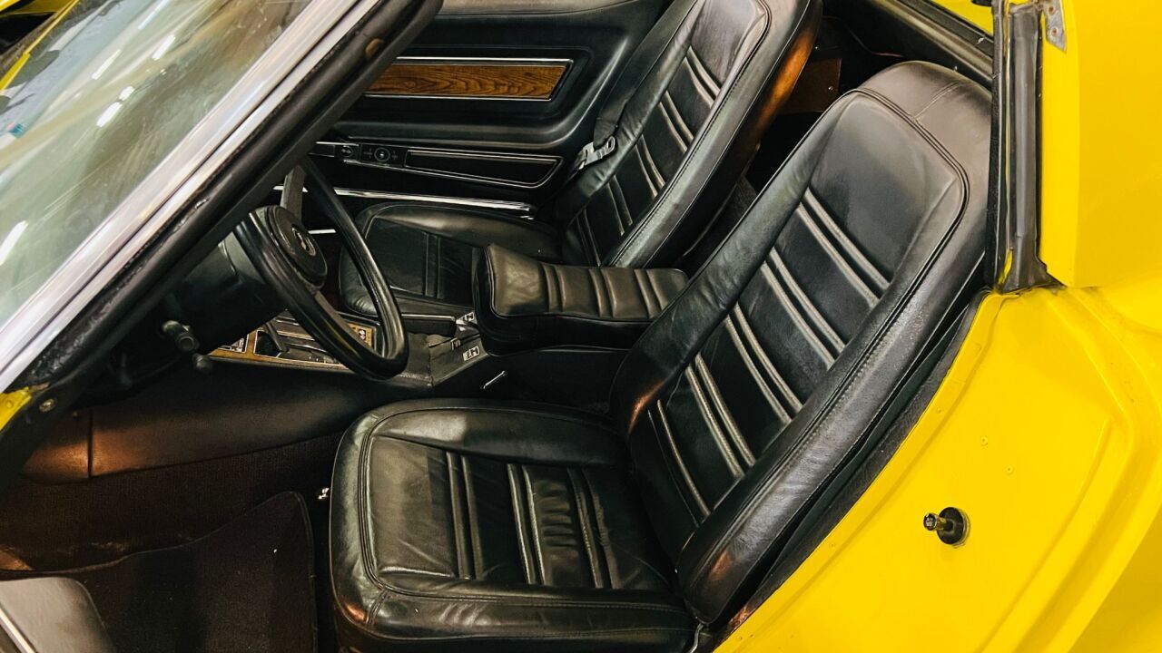 1976 Chevrolet Corvette 25