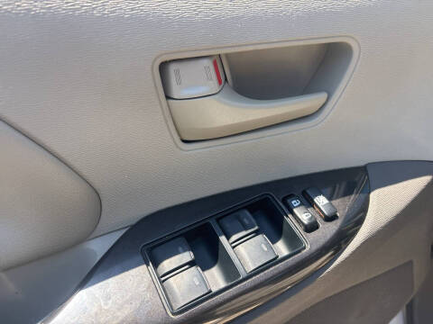 2013 Toyota Sienna LE 7-Passenger Auto Access Seat