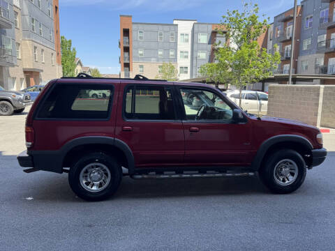 2000 Ford Explorer XLS