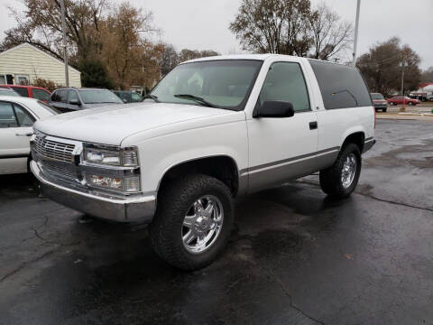 1999 Chevrolet Tahoe for sale at Advantage Auto Sales & Imports Inc in Loves Park IL