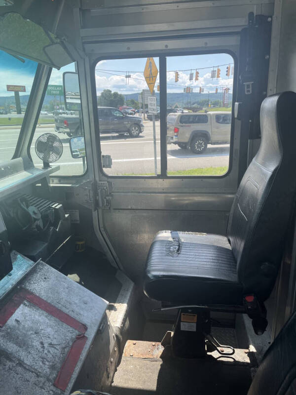 2017 Ford Econoline - Photo 10