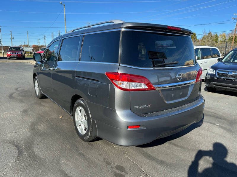 2015 Nissan Quest SV photo 7