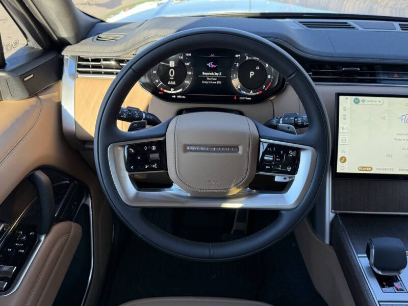 2025 Land Rover Range Rover P400 SE