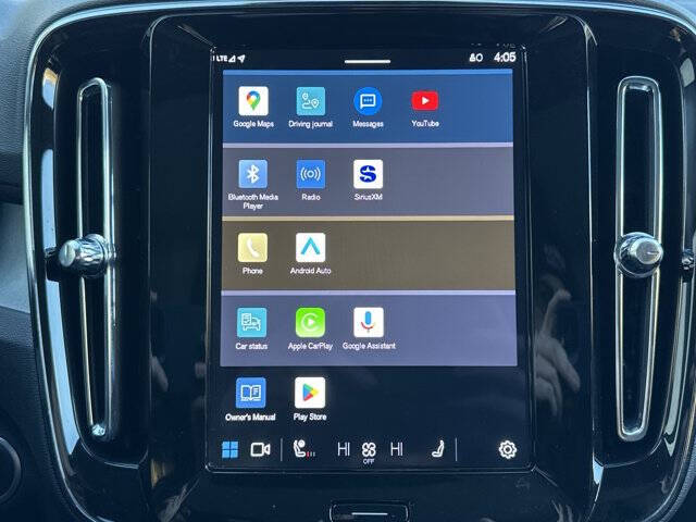 2025 Volvo XC40 B5 Core Bright Theme