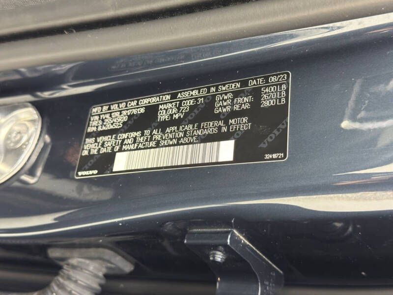 2024 Volvo XC60 B5 Plus Dark Theme