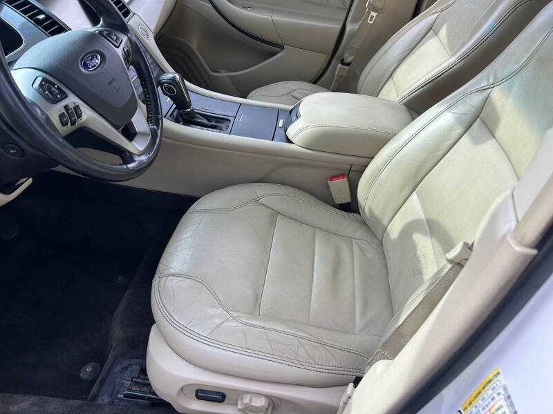 2015 Ford Taurus SEL