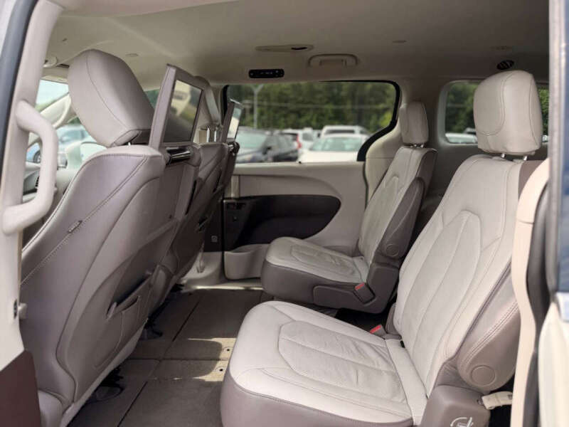 2017 Chrysler Pacifica Touring-L Plus