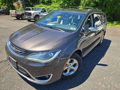 2017 Chrysler Pacifica Hybrid Platinum