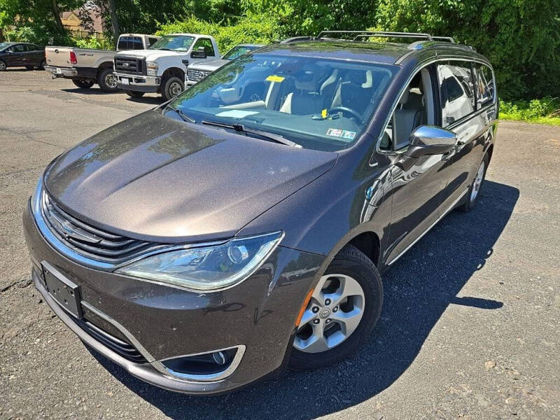 2017 Chrysler Pacifica Hybrid Platinum
