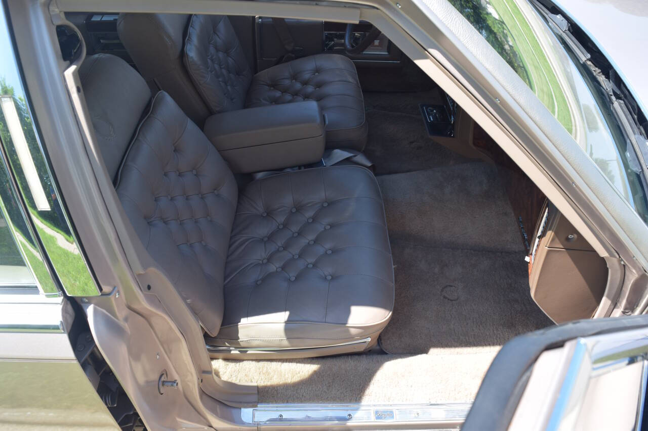 1991 Cadillac Brougham 173
