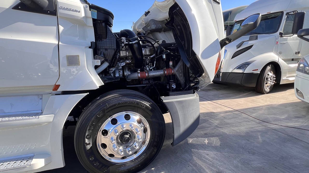 2019 Freightliner Cascadia for sale at KING TRUCK TRAILER SALES in Bakersfield, CA