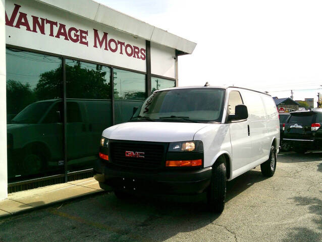 2023 GMC Savana Cargo Work Van's photo